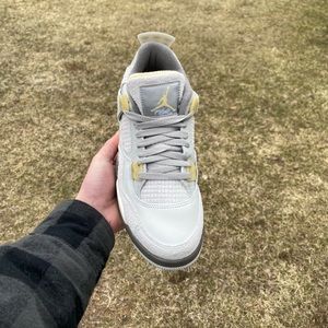 Jordan 4 photon dust gs